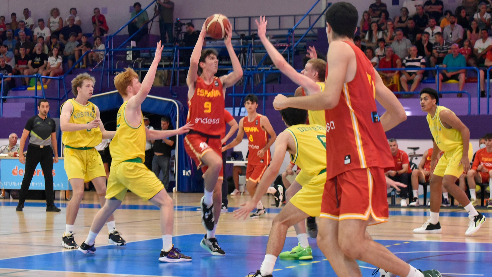 Las fotos de la reinauguración del Pabellon Municipal de La Línea