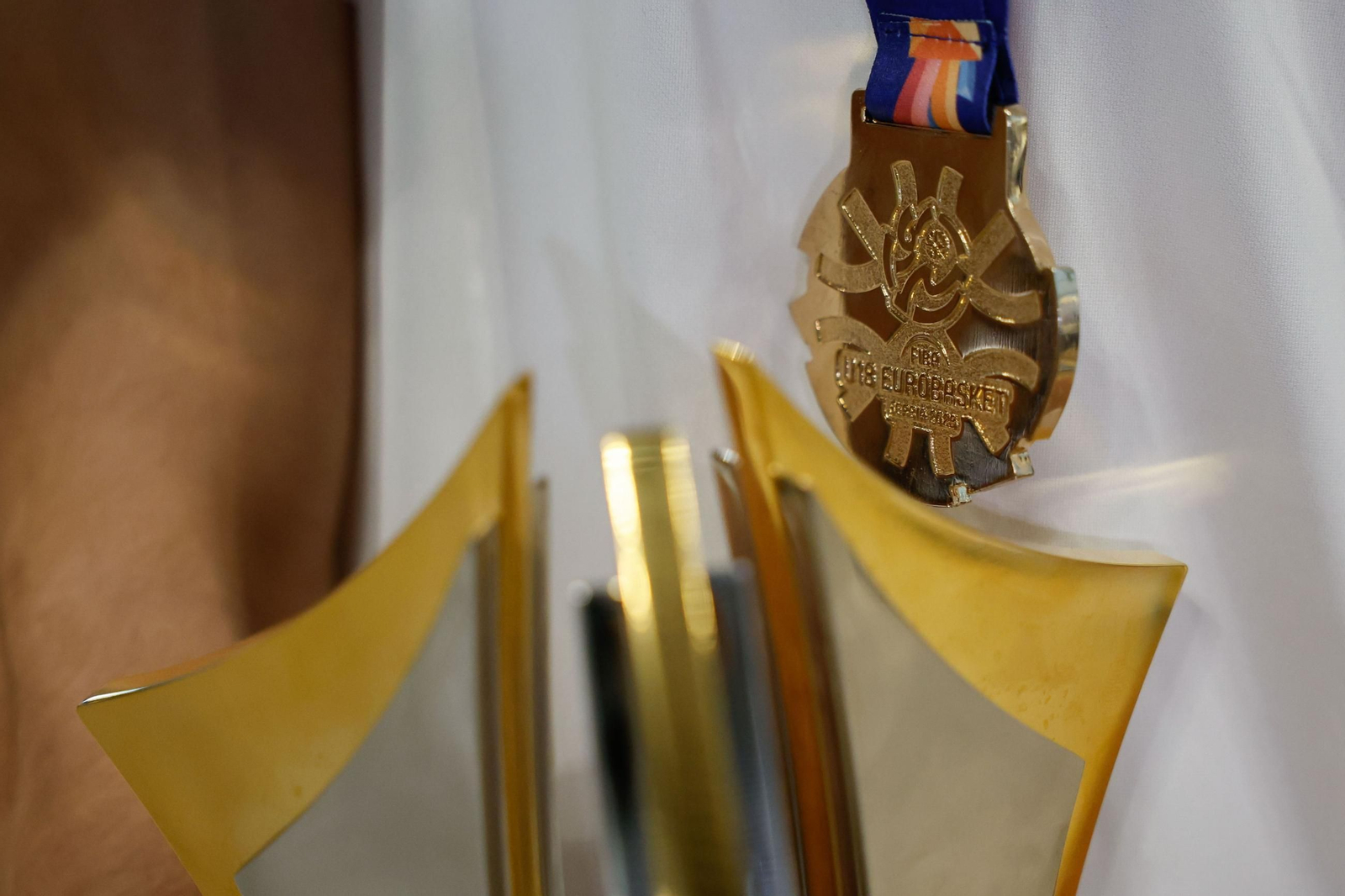 España sub 18 aterriza en Madrid con el oro