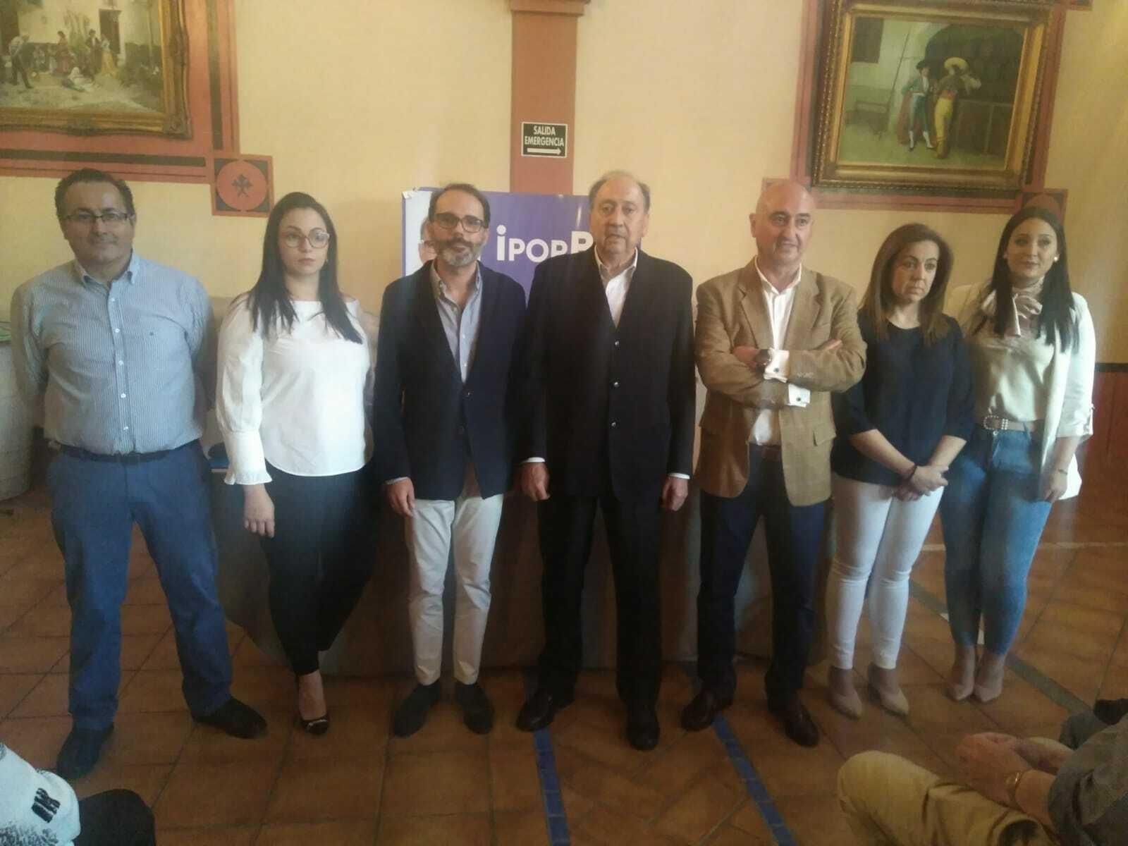 Luis Moreno, en el centro, durante la presentación de la candidatura de Independientes por Baena y Albendín (Iporba). Luis Moreno, en el centro, durante la presentación de la candidatura de Independientes por Baena y Albendín (Iporba).