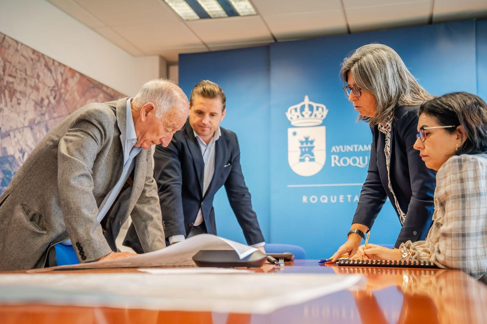 Gabriel Amat en la reunión con promotores y constructoras de Roquetas de Mar.