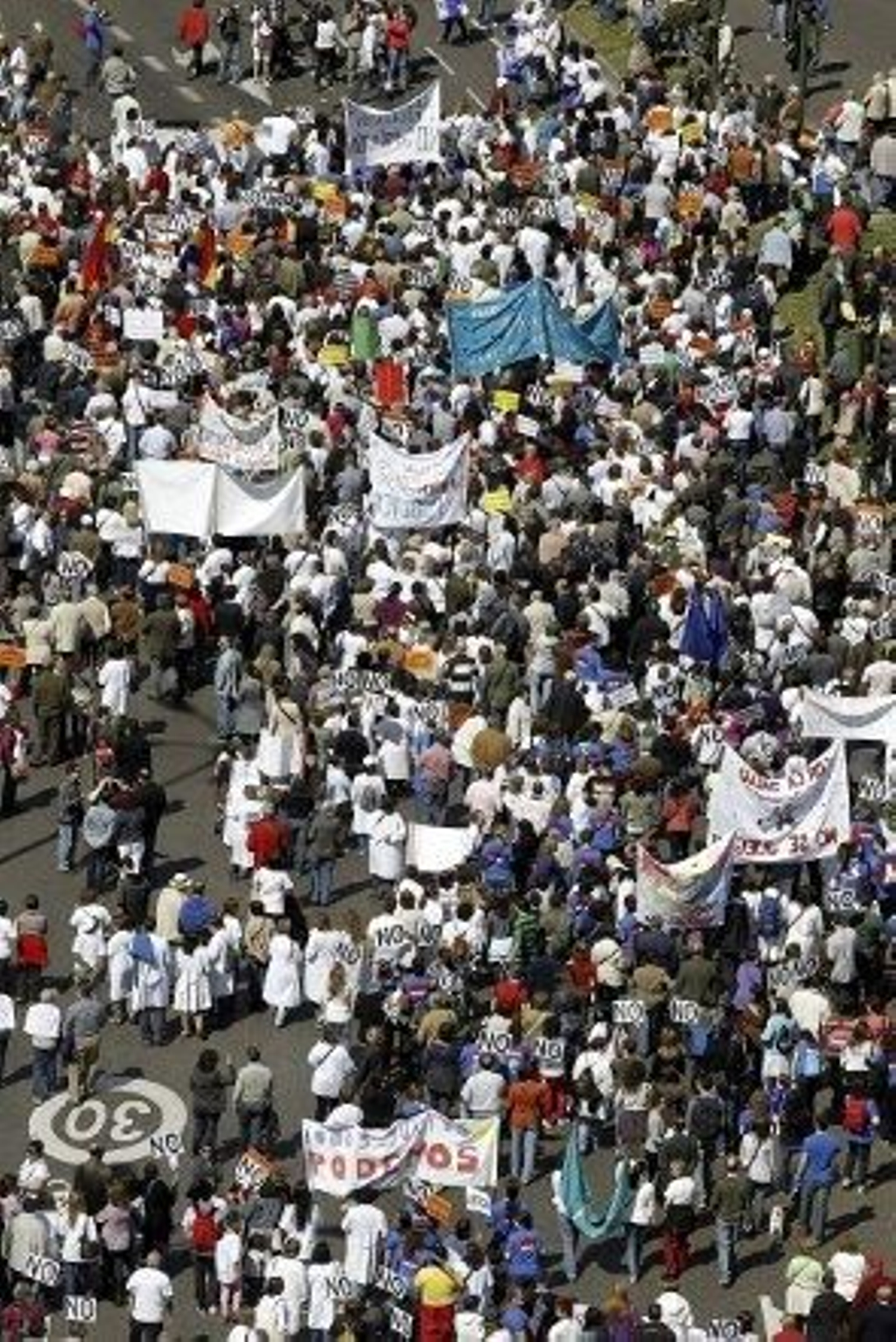 La 'marea blanca' vuelve a las calles de Madrid