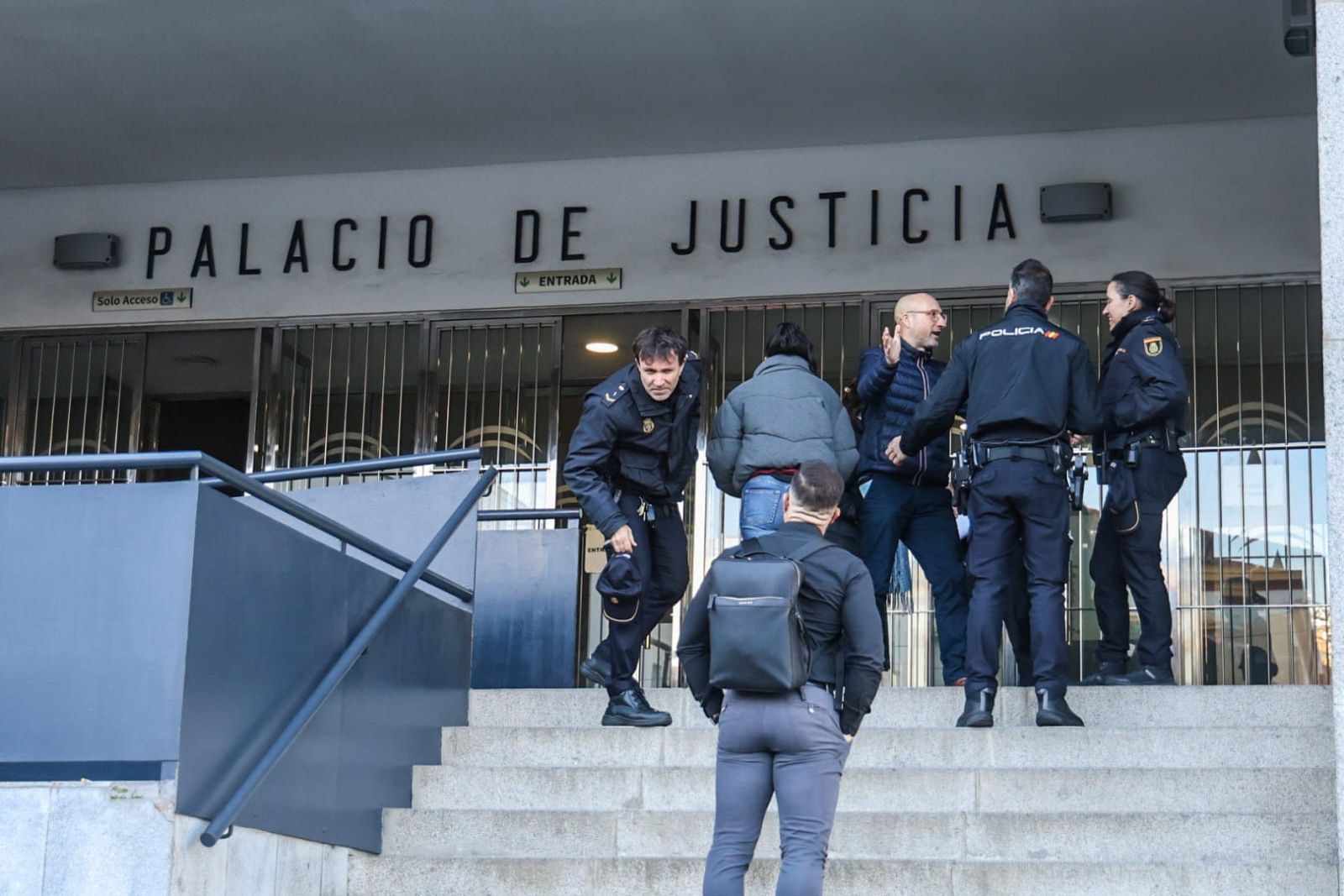 Ambiente previo en la Audiencia de Huelva este lunes