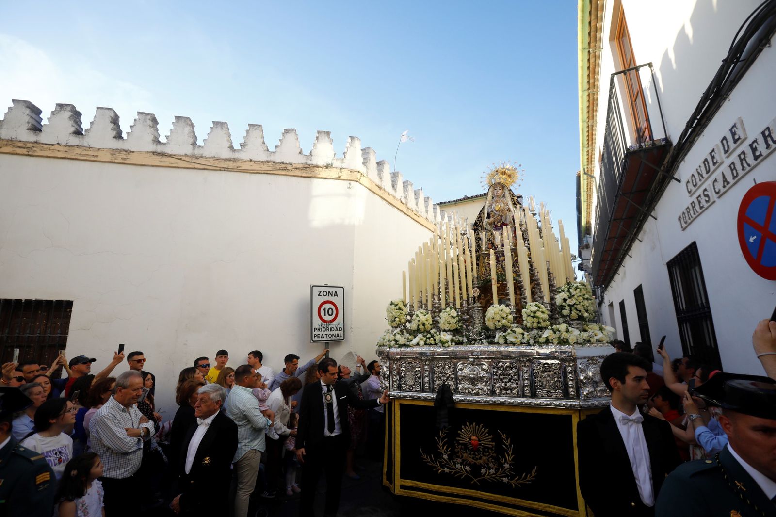 Viernes Santo en Córdoba: la procesión de los Dolores, en imágenes