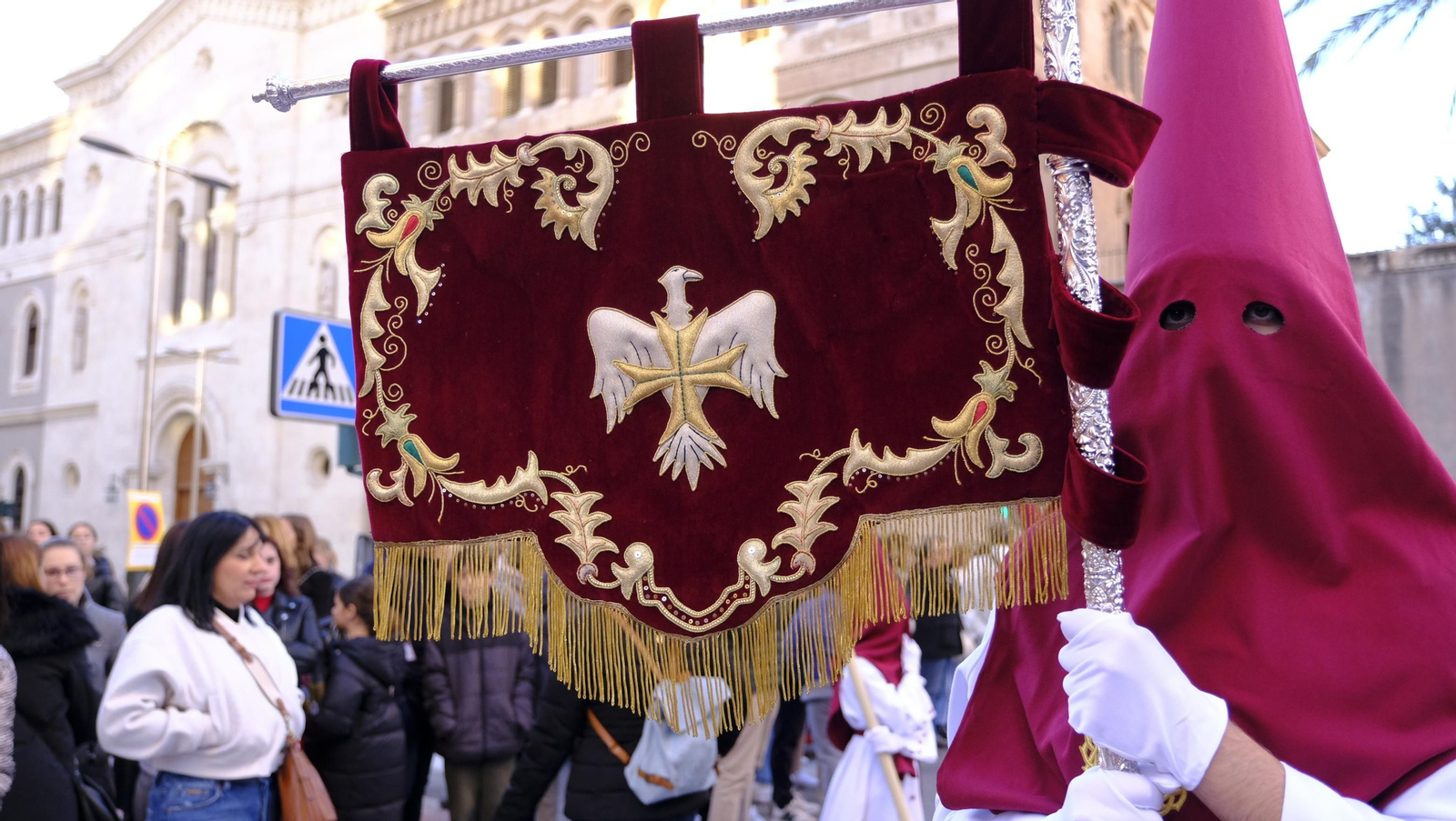 Coronación desaría al viento en su estación de Penitencia