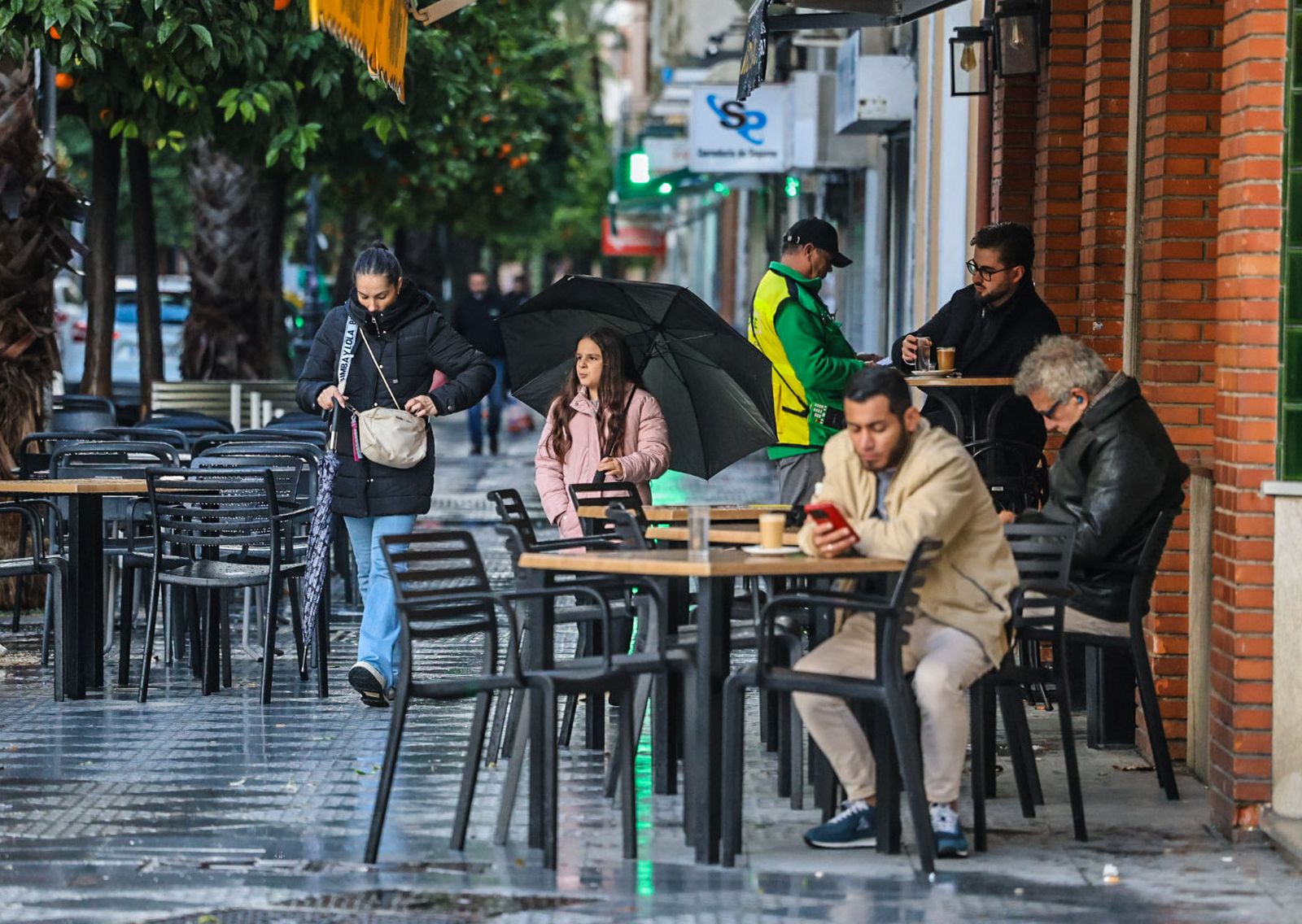 Fotografías de ambiente de frío y lluvia en la ciudad