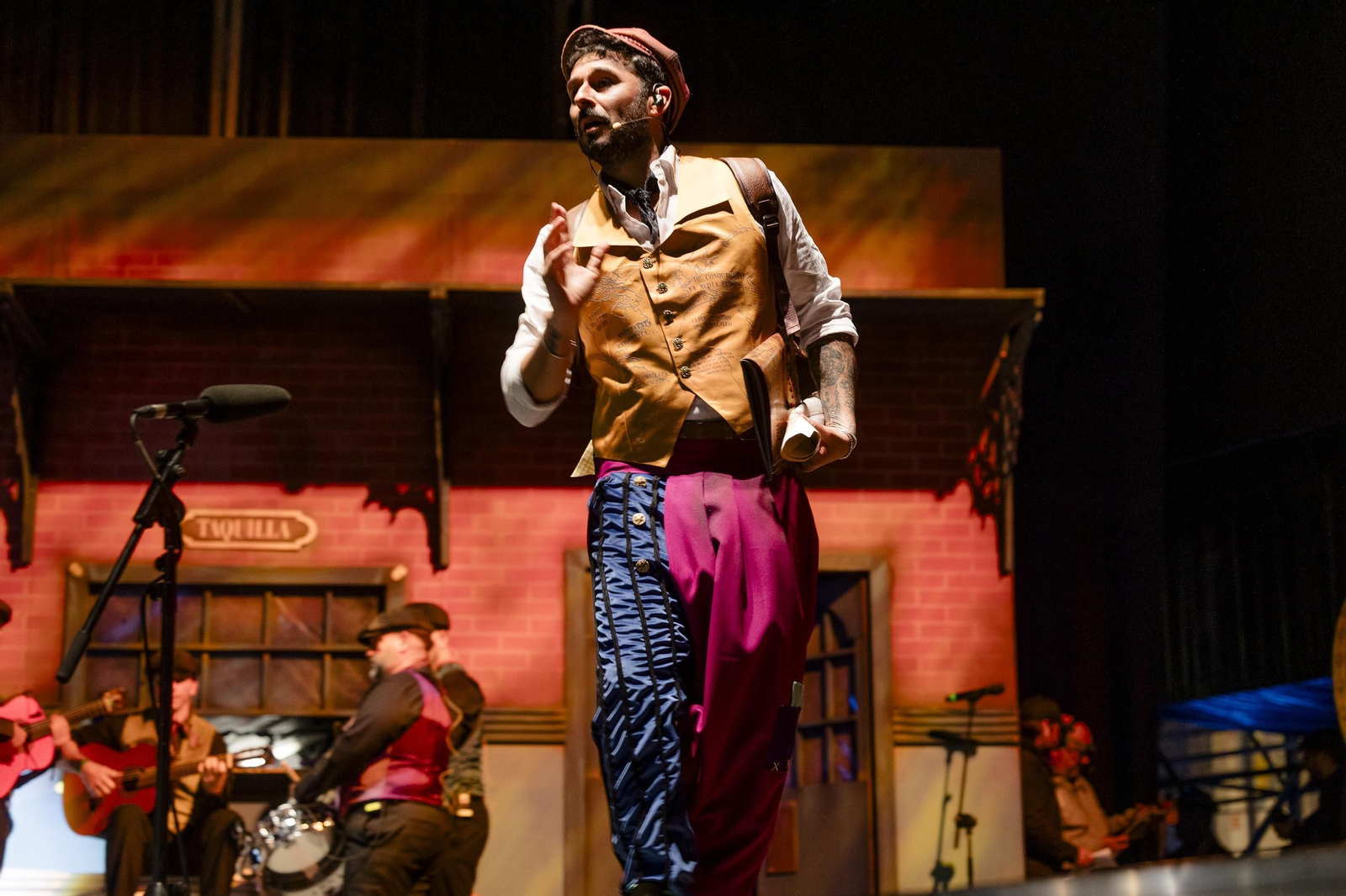 Las imágenes del pregón de Antoñito Molina en el carnaval de Cádiz 2025