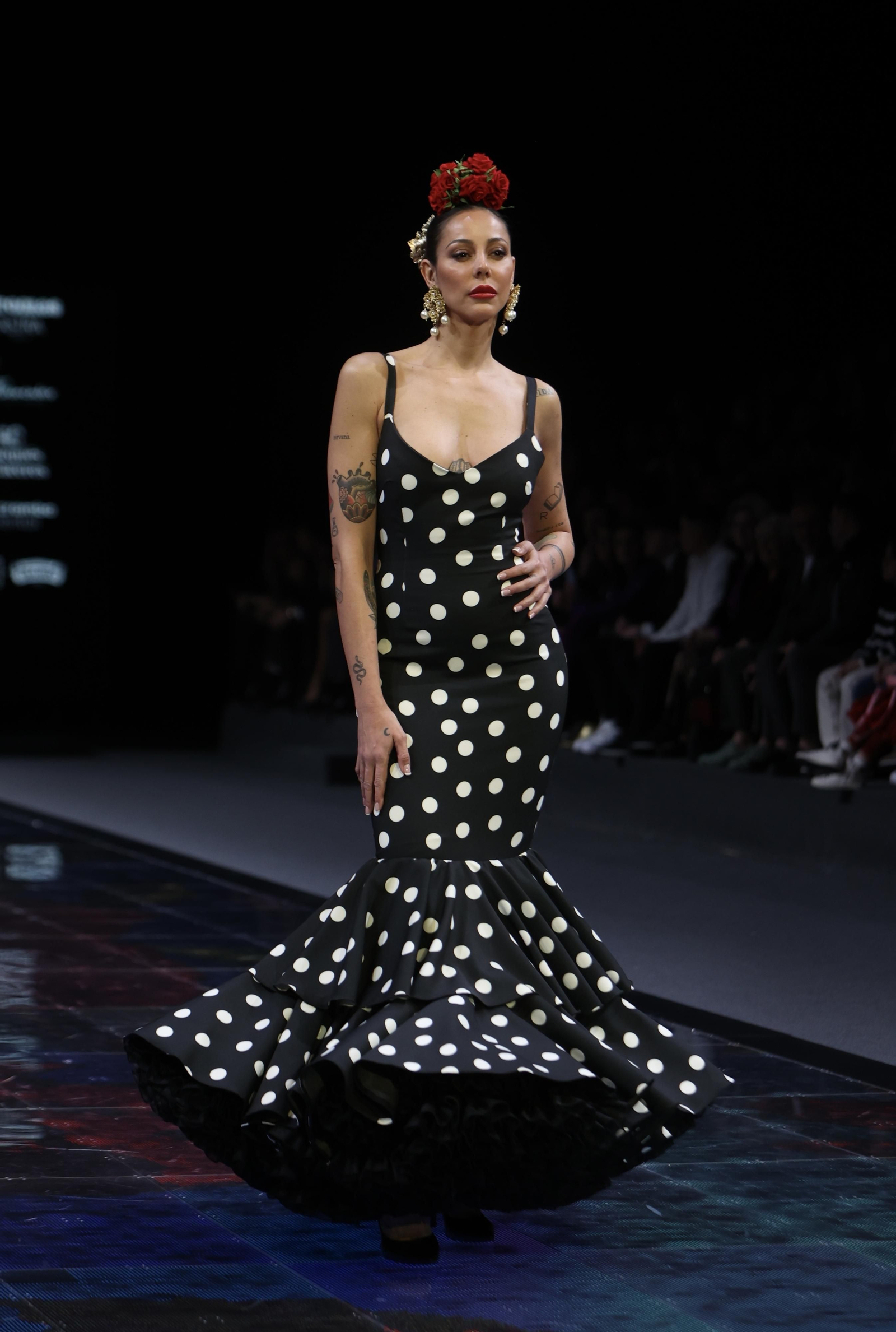 Desfile de Rosa Pedroche en SIMOF, todas las fotos