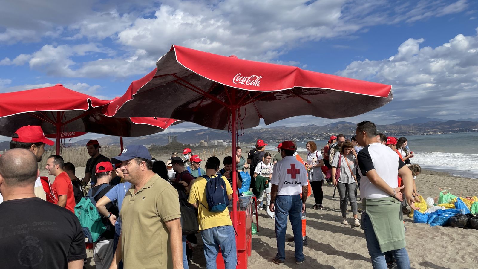 Un momento de la jornada de recogida de residuos.