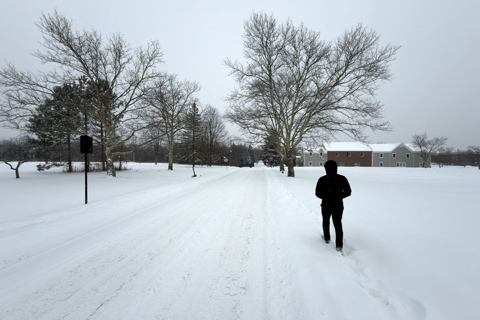 Las gélidas y blancas imágenes que deja la tormenta monstruosa en los EEUU