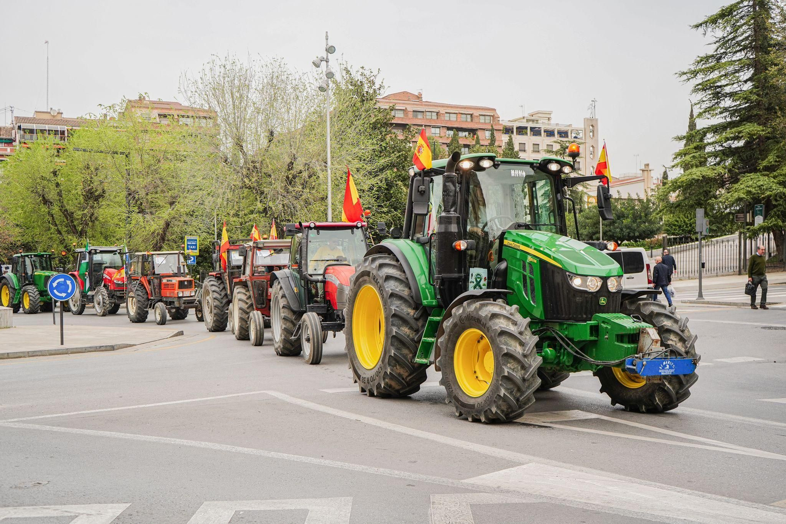Las mejores fotos de la tractorada de Granada de este Viernes de Dolores