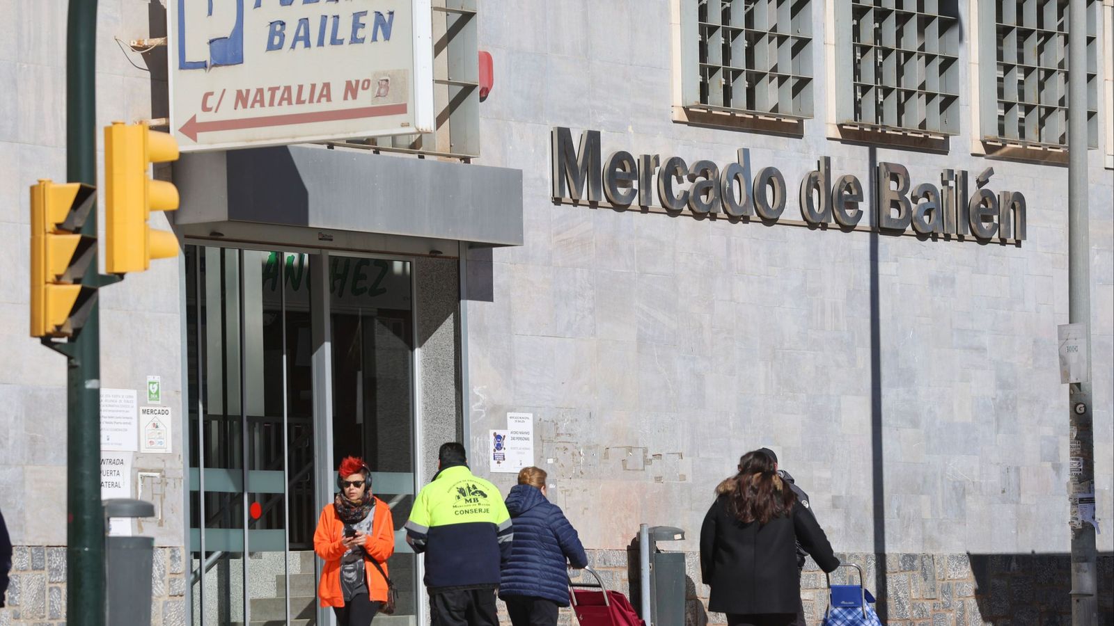 Entrada al Mercado de Bailén.