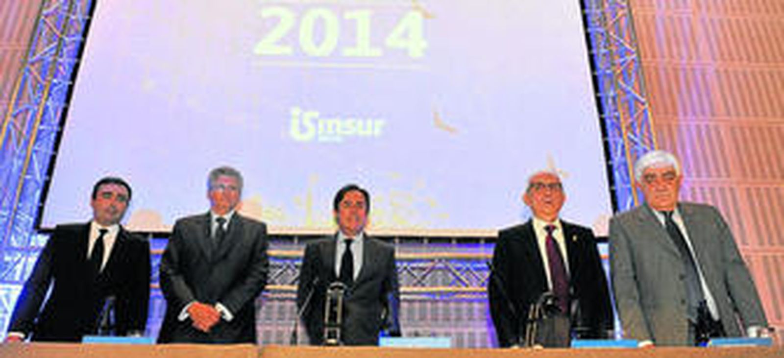 Francisco Pumar, director general del Grupo Insur; Esteban Jiménez Planas, vicepresidente del Grupo Insur; Ricardo Pumar, presidente del Grupo Insur; Liberato Mariño, secretario del consejo de administración; y Manuel García del Olmo, notario de la junta de accionistas.