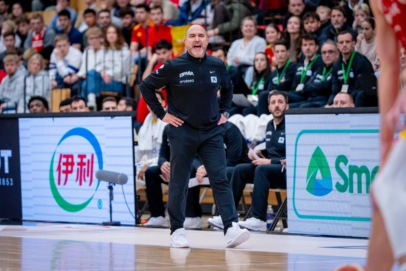 Cómodo inicio de la España de Chus Mateo con un buen Alberto Díaz