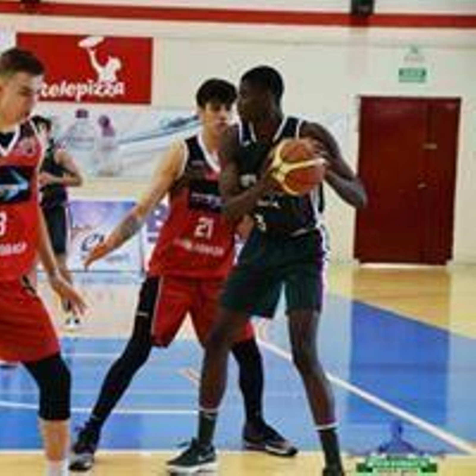 El junior brilla el Linares con Pablo Sánchez de MVP