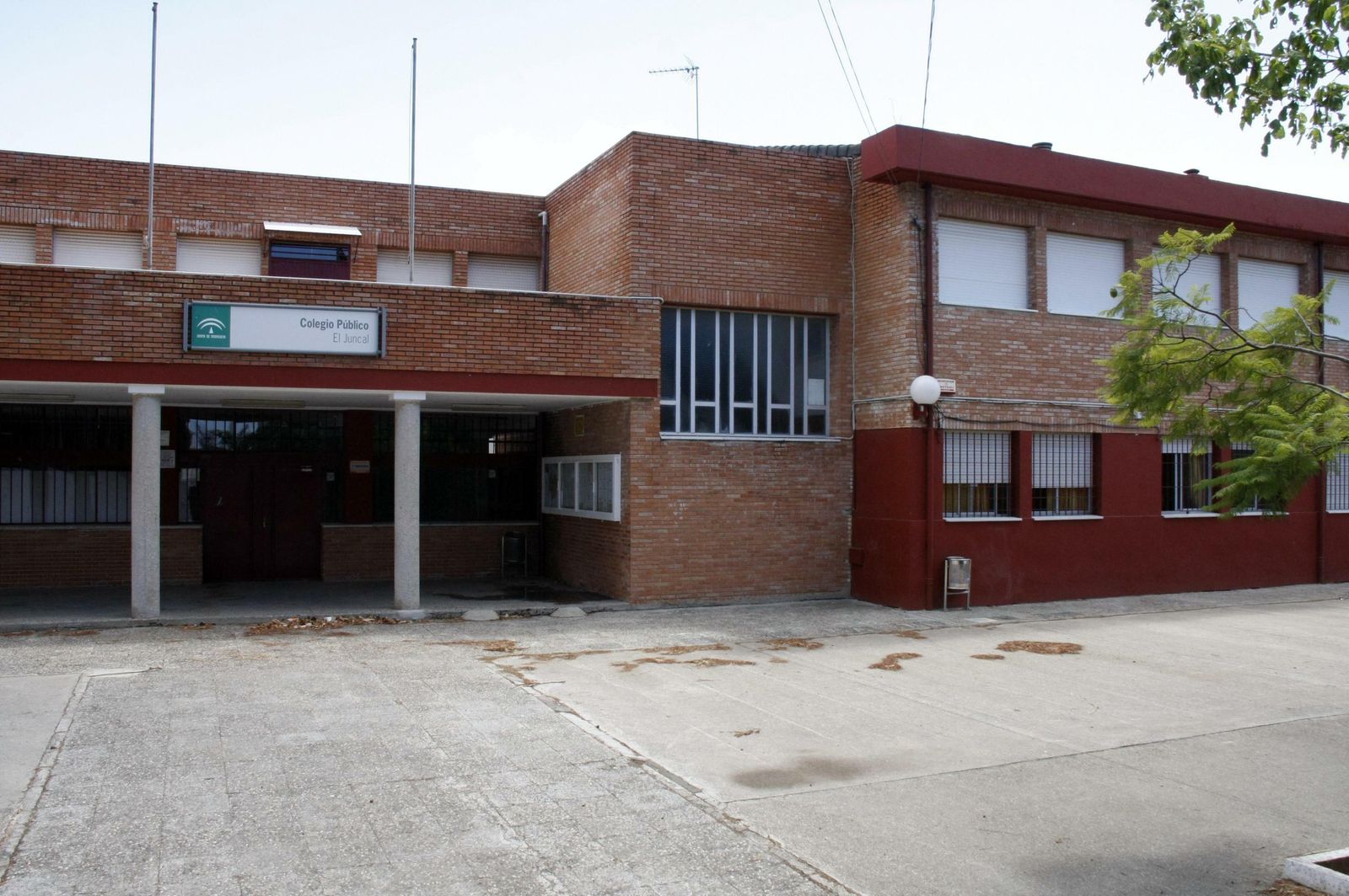 Una imagen del colegio público El Juncal, ubicado en la Zona Norte.
