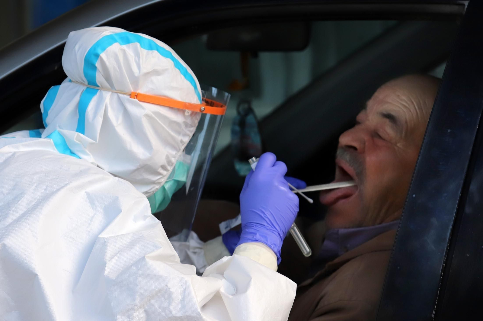 Realización de pruebas PCR en Andalucía.