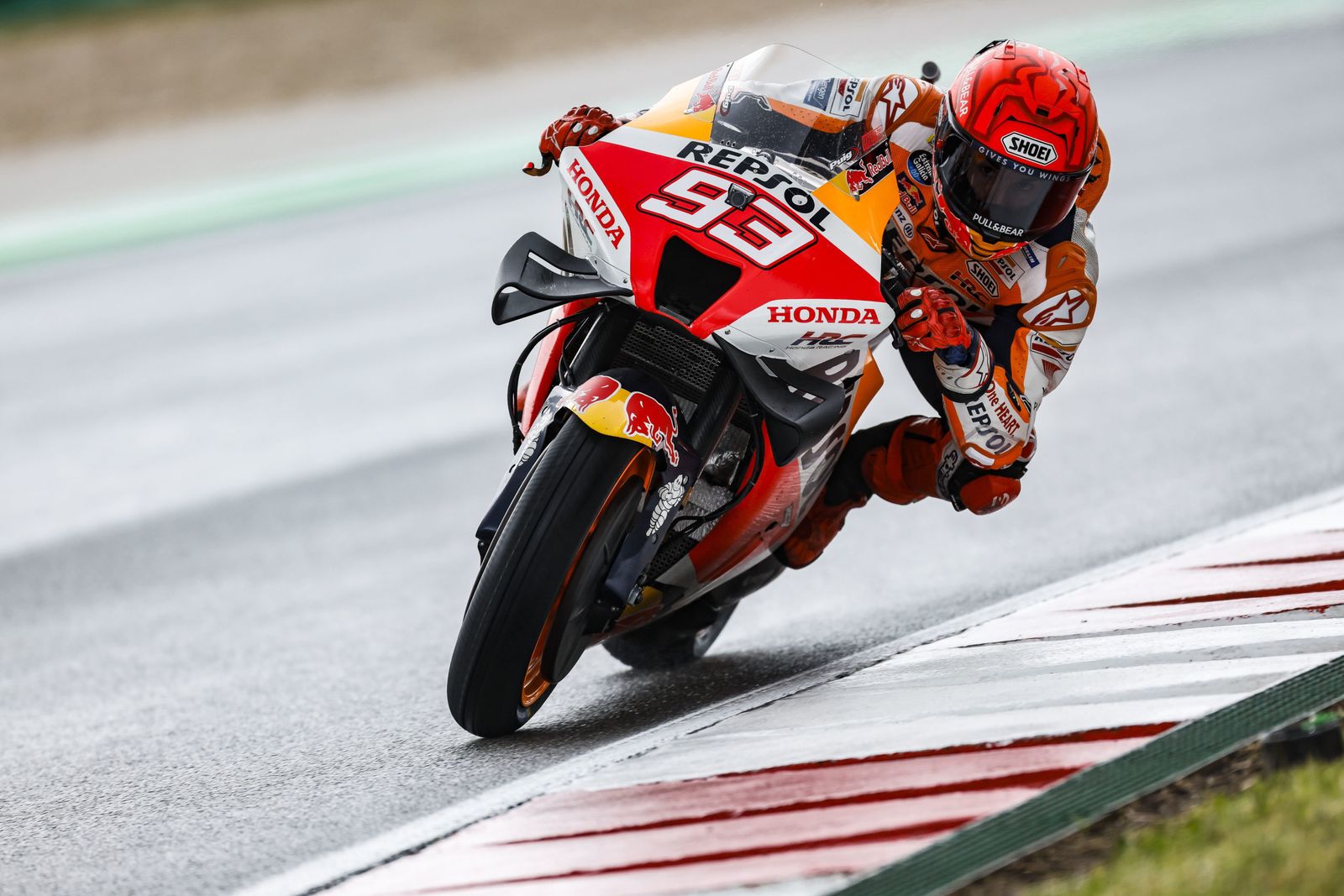 Marc Márquez pilota su Honda en el trazado portugués este viernes.