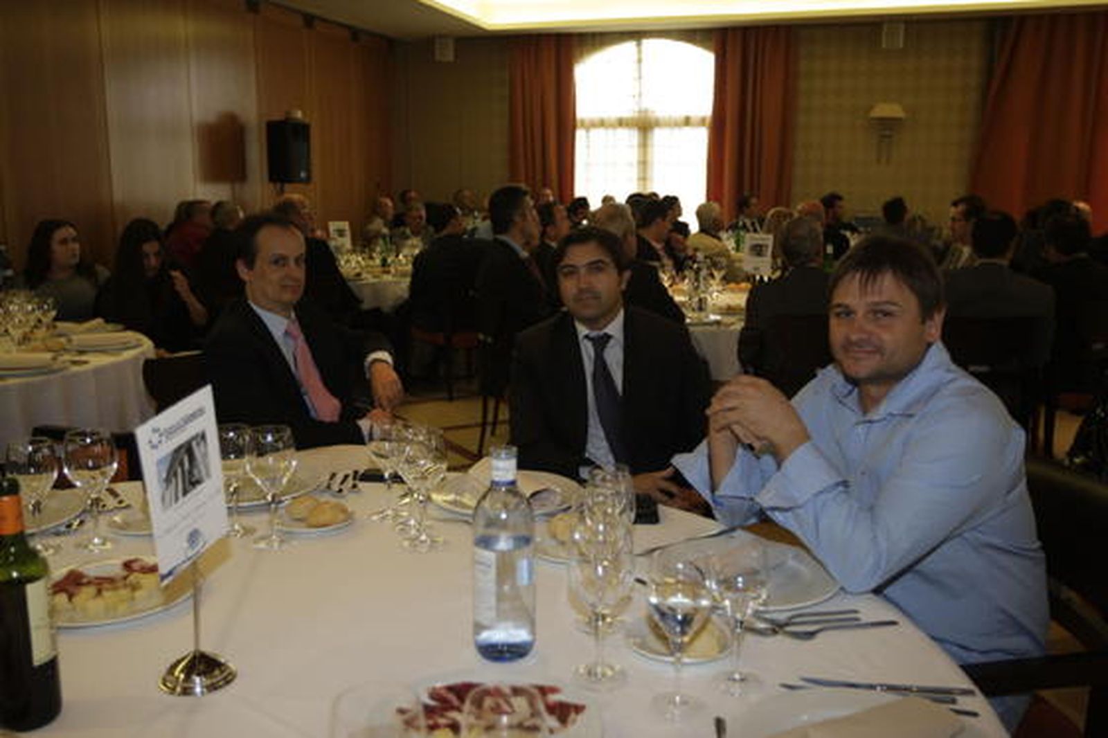 Rafael Quirosa, profesor de la Universidad de Almería; Manuel López López, dueño de CSC Corporación; y José Luis Moreno, de Renta Todo. 

Foto: Fran Leonardo