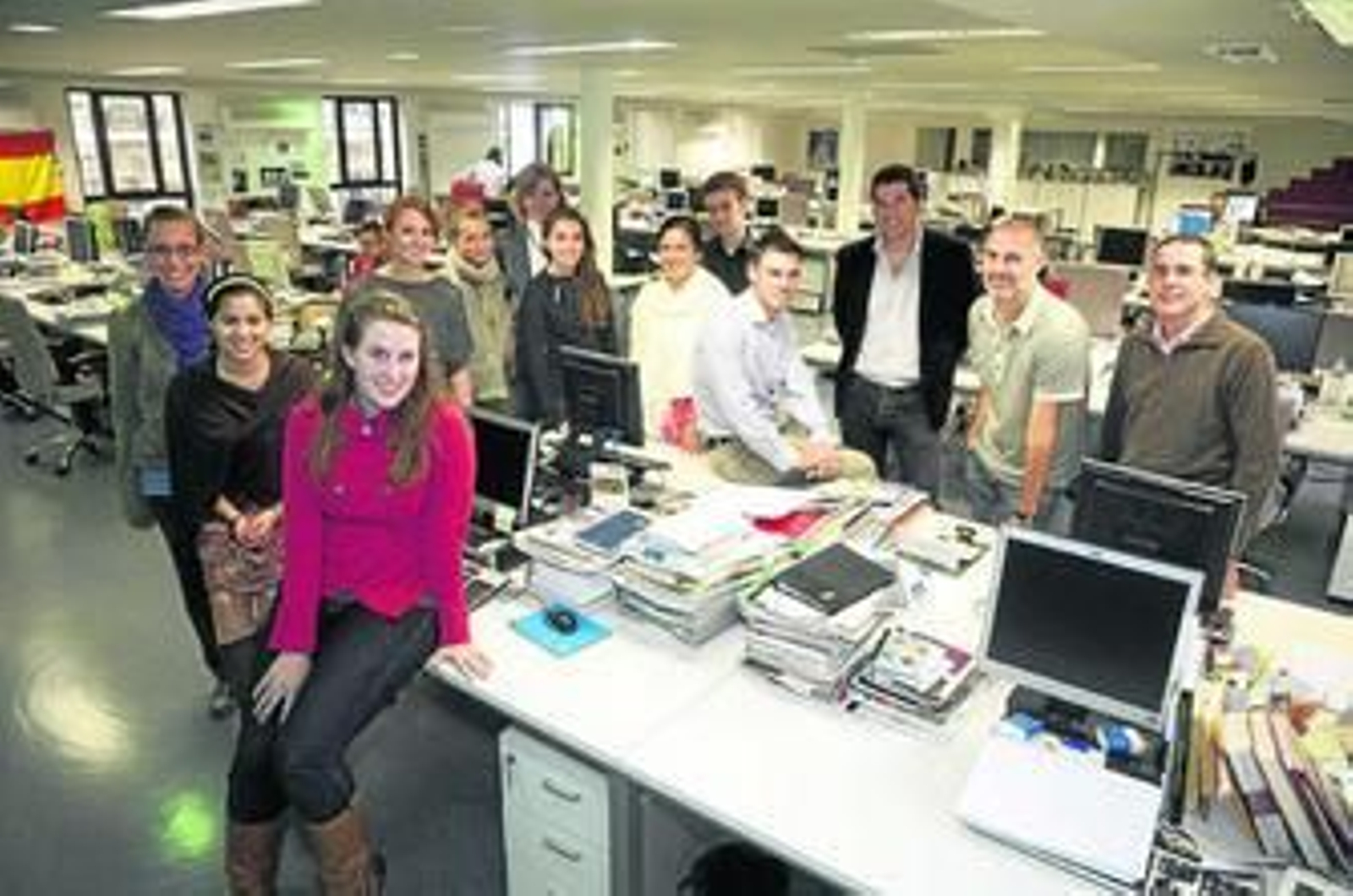 Las estudiantes norteamericanas, ayer en Diario de Sevilla. En primer plano, la 'portero' de Oregón.