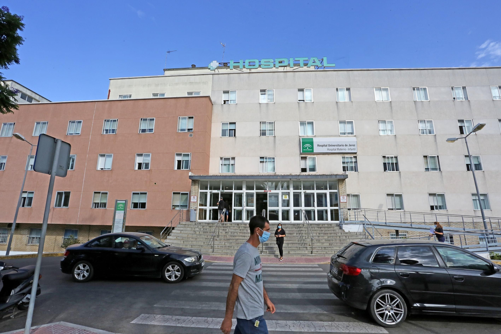 Fachada del edificio del Hospital  Materno-Infantil  de Jerez.