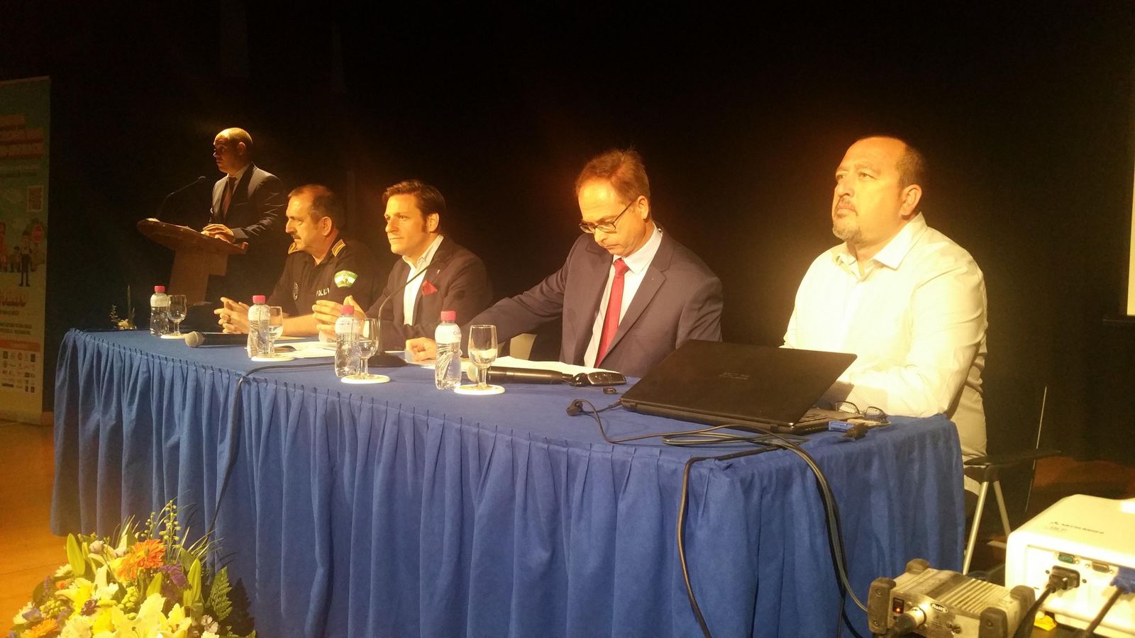 Mesa inaugural de las jornadas de educación vial celebradas ayer en la Biblioteca Municipal.