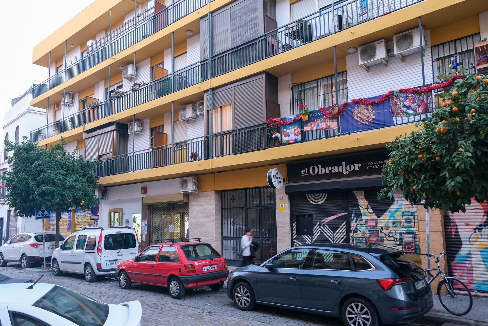 El bloque de la calle San Hermenegildo donde ha ocupado la vivienda.