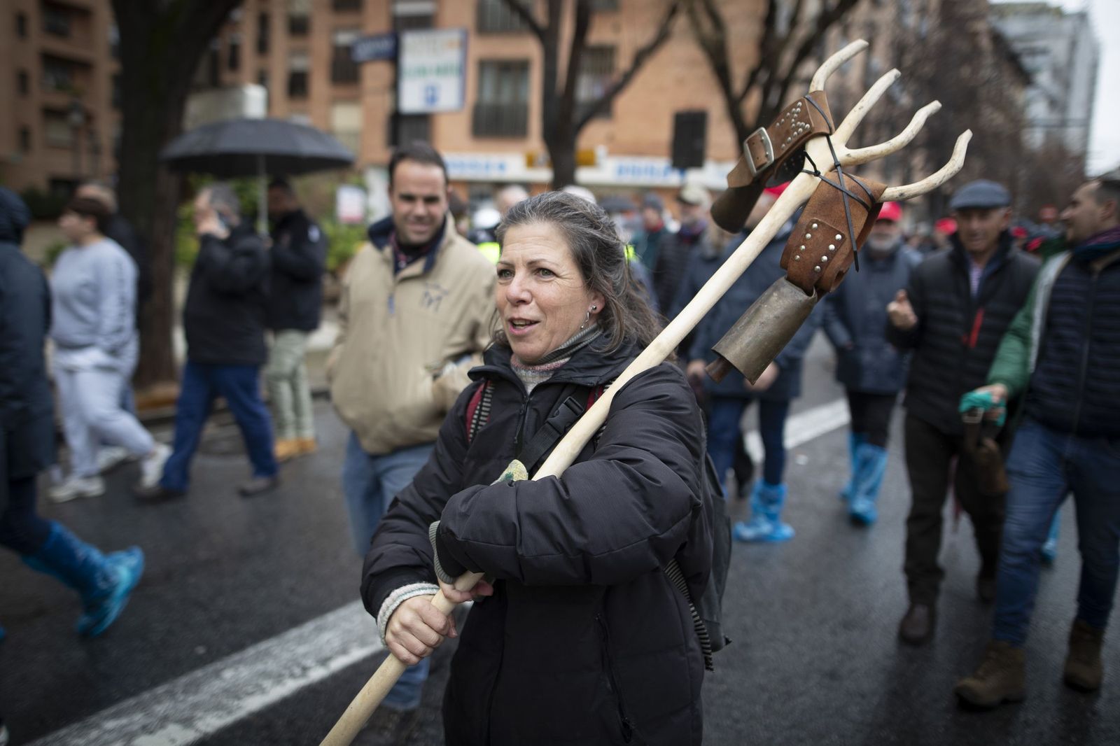 Las mejores imágenes de la tractorada que ha paralizado Granada bajo la lluvia
