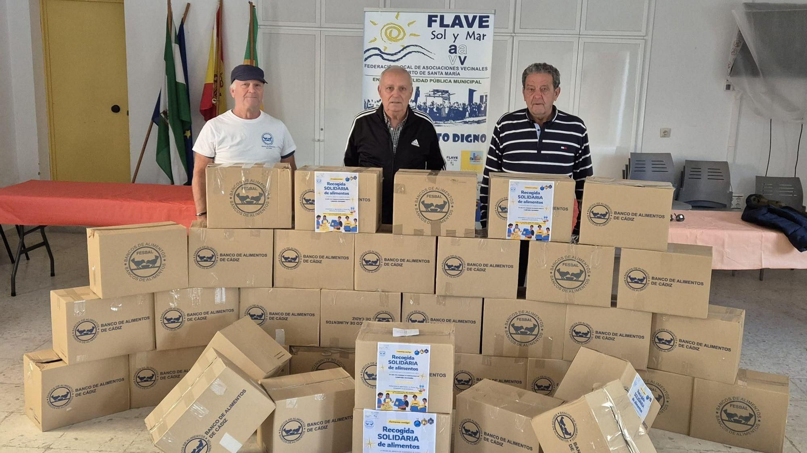 La entrega al Banco Alimentos de la Campaña de Navidad.