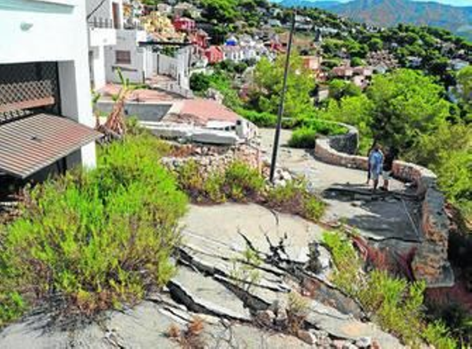 El deterioro de las viviendas en la urbanización de Cármenes del Mar.