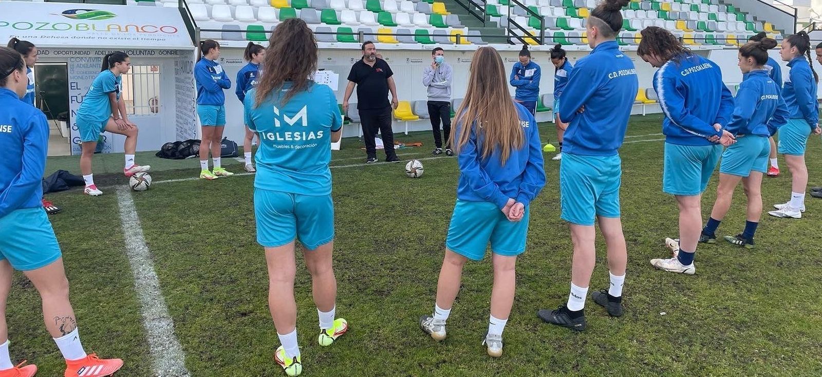 Antonio Serrano 'Chico' da órdenes durante una sesión en el Municipal.