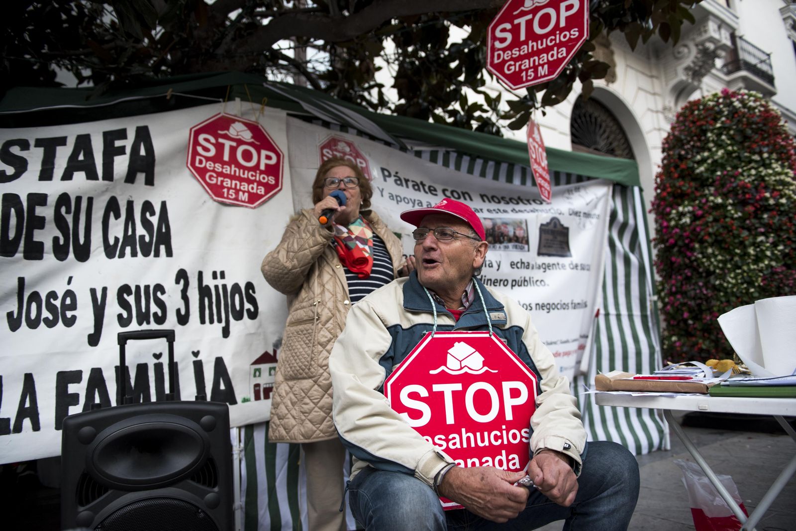Acampada contra los desahucios en Granada.