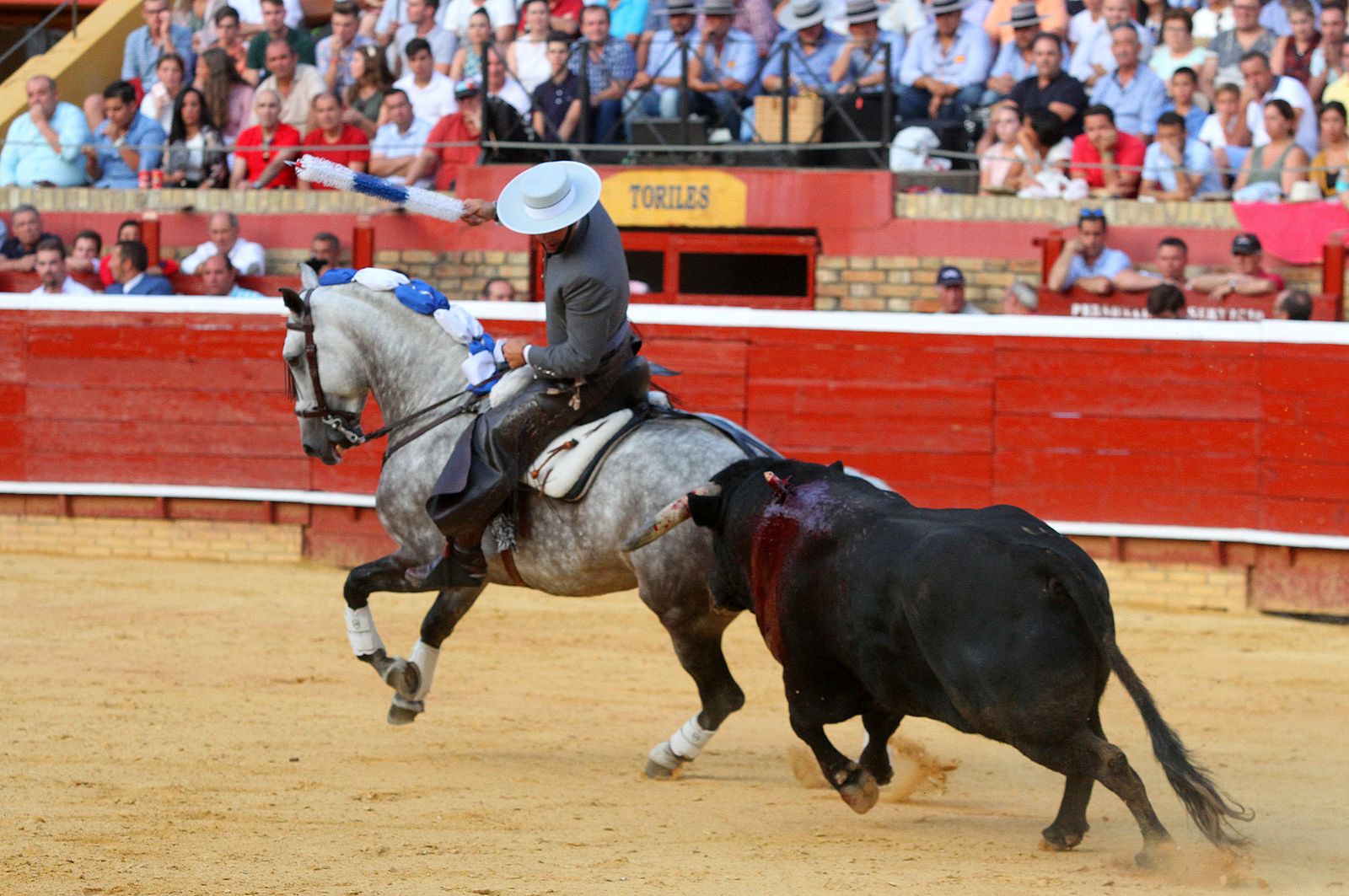 Imágenes de la corrida de rejones de Pablo Hermoso de Mendoza, Andrés Romero y Lea Vicens.