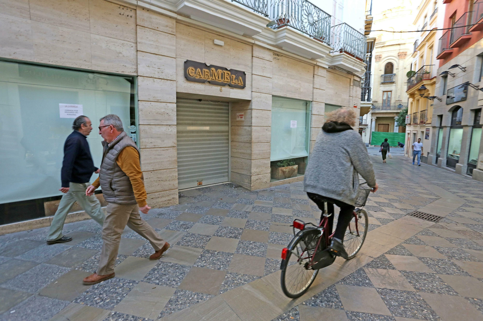 Fachada del café-bar ‘La Escalera de Carmela’ o ‘La Carmela’ de calle Algarve, cerrado por orden de Urbanismo desde principios de esta semana. Fachada del café-bar ‘La Escalera de Carmela’ o ‘La Carmela’ de calle Algarve, cerrado por orden de Urbanismo desde principios de esta semana.
