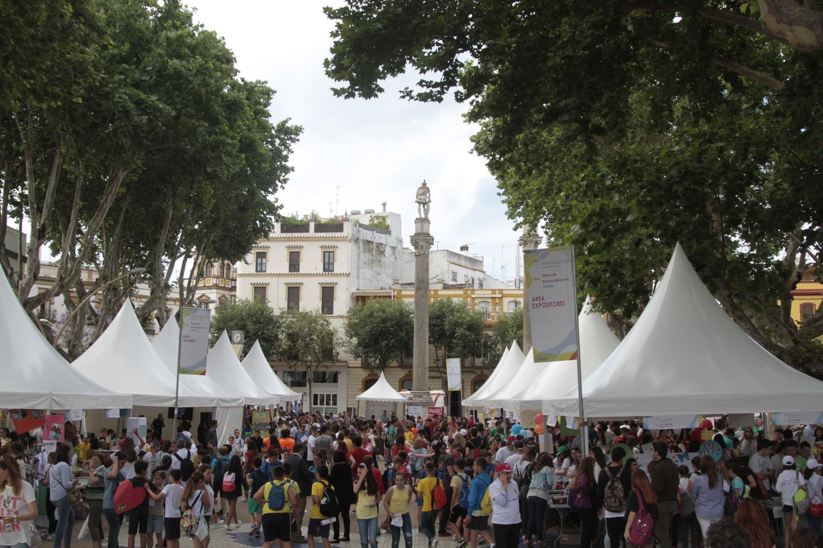 Feria del Emprendimiento en la Alameda de Hércules, ayer.