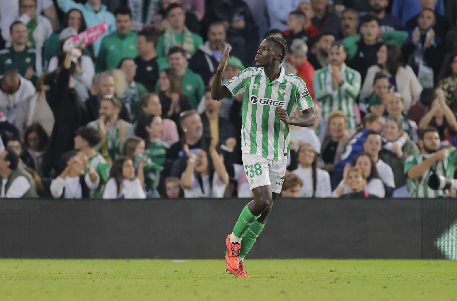 Assane celebra su gol que valió el empate contra el Barça.