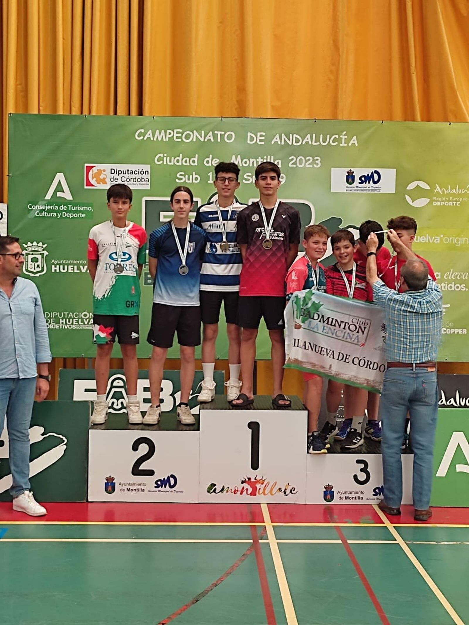 Asier Torres subido a lo más alto del podio tras proclamarse campeón de Andalucía sub-15.