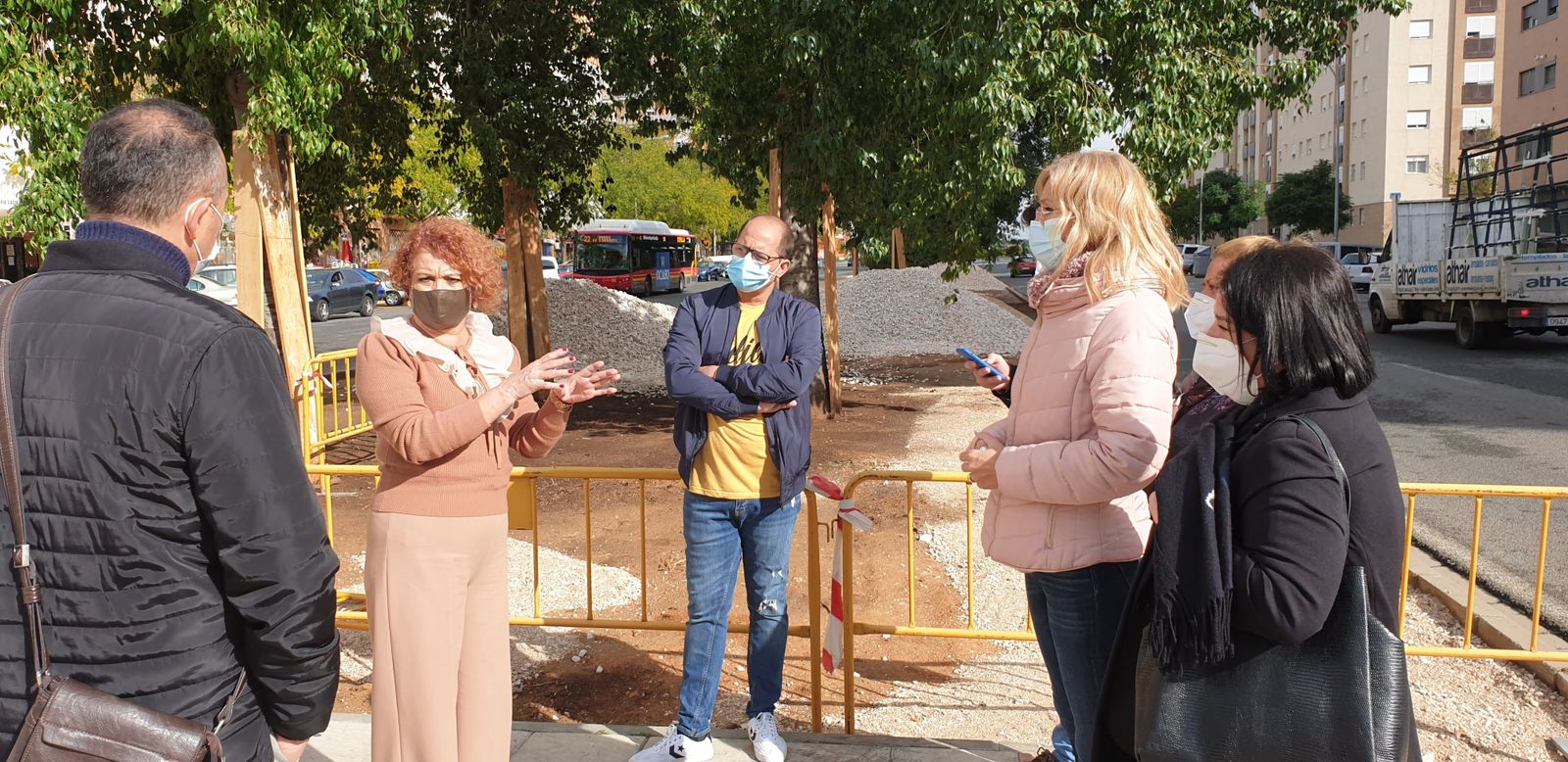 La delegada Adela Castaño en una visita a la obra de la mediana de Emilio Lemos.