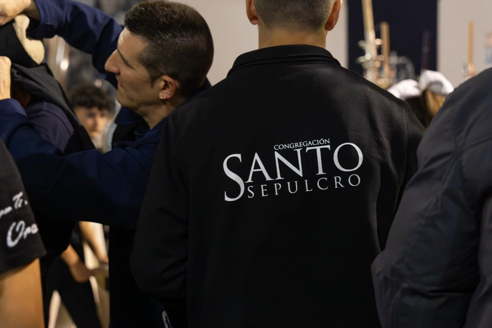 La temida lluvia impide el desarrollo normal de este Martes Santo