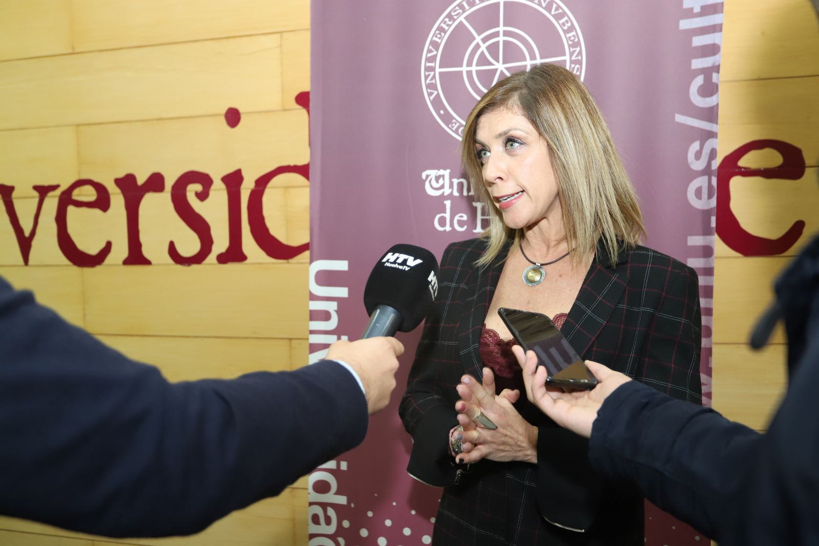 Imágenes del coloquio que ofrecieron Eva Isanta y Celia Molina sobre el papel de la mujer en el cine