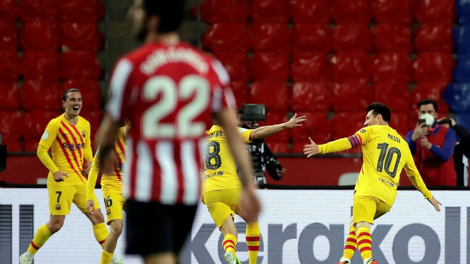 Messi celebra uno de sus tantos en la final.