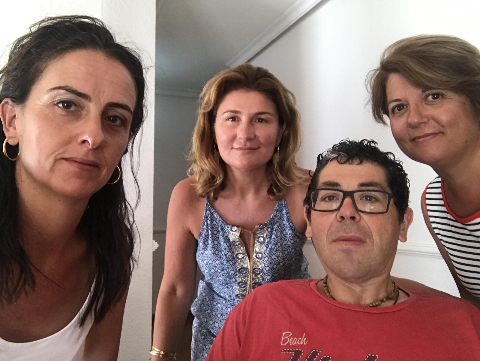 Las parlamentarias andaluzas Aránzazu Martín y Rosalía Espinosa y la alcaldesa de Gádor junto a Juan José. Las parlamentarias andaluzas Aránzazu Martín y Rosalía Espinosa y la alcaldesa de Gádor junto a Juan José.