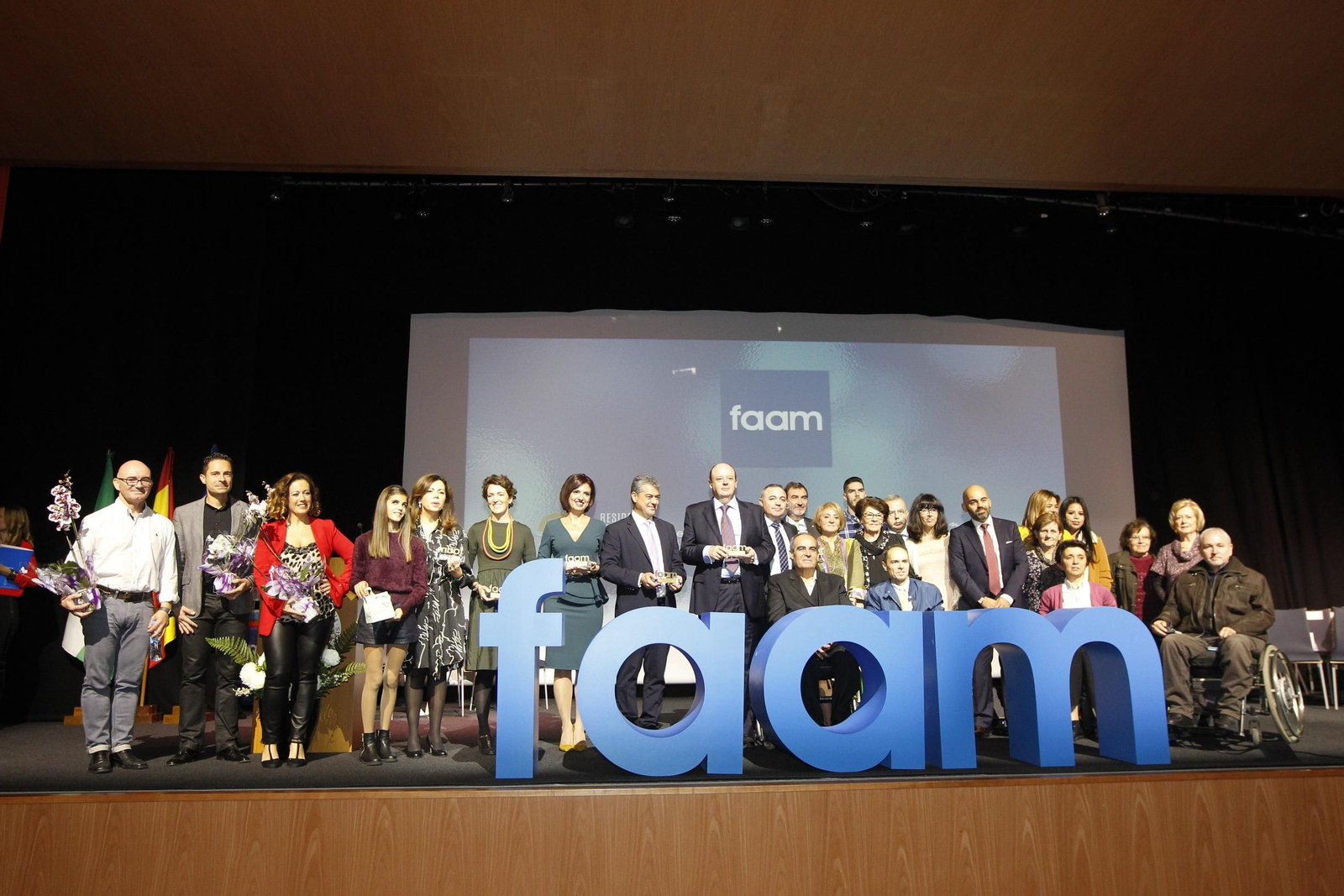 Foto de 'familia' tras la gala de entrega de los premios.
