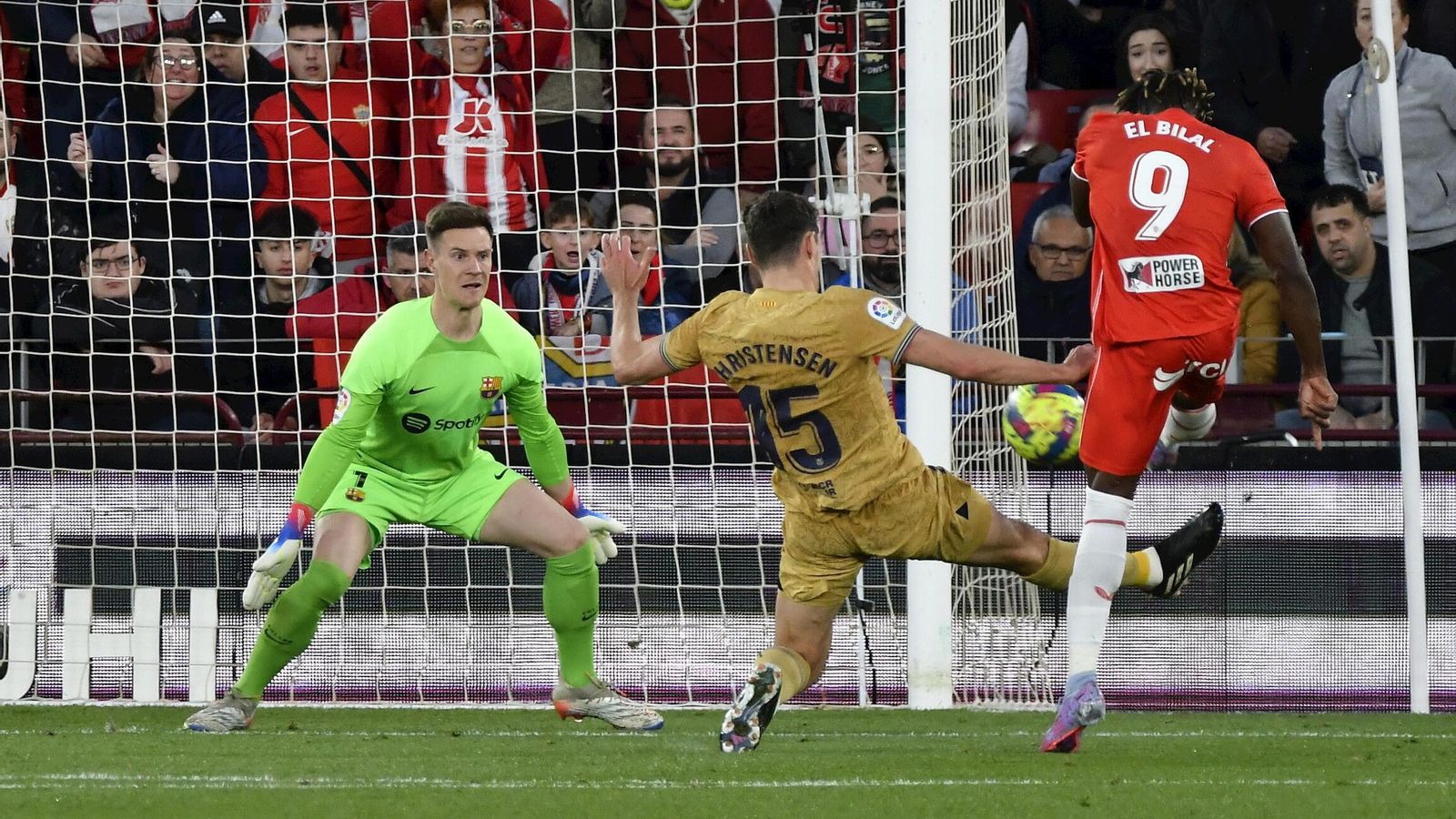 El Bilal fusila a Ter Stegen para firmar el primer triunfo ante el Barça