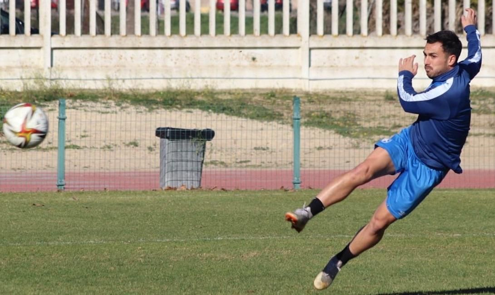 Marc Fraile se ha entrenado por primera vez con el Xerez DFC y ha entrado en la convocatoria.