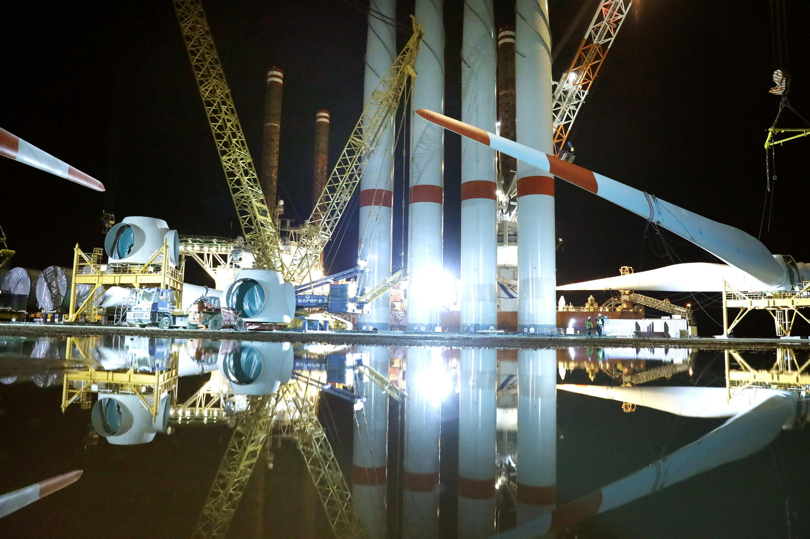 Puerto Real, presente en la estación eólico marina Wikinger