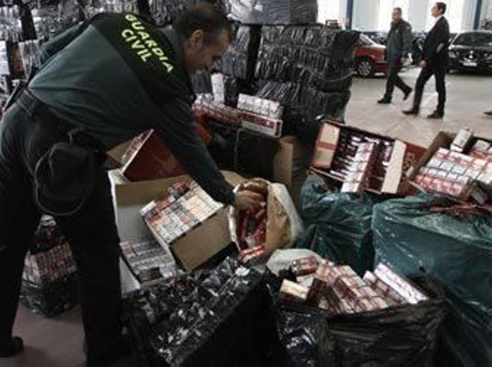 El contrabando de tabaco reduce la venta legal a la mitad