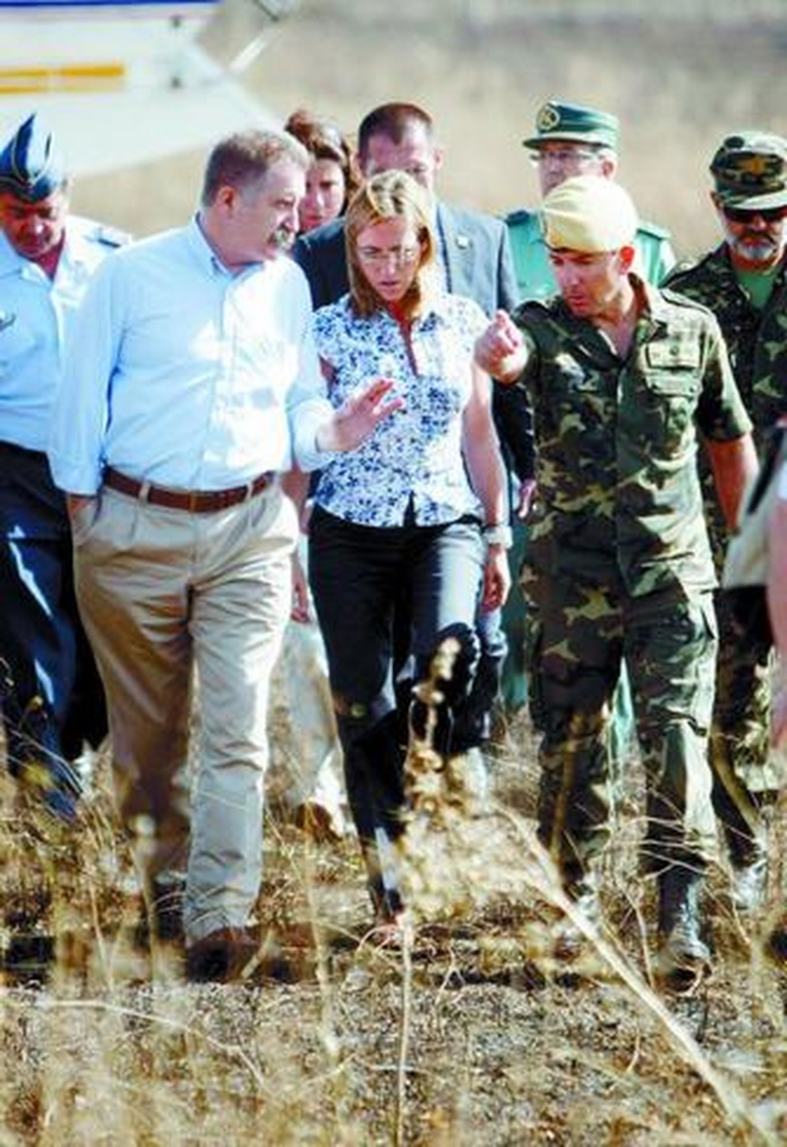 Carmén Chacón, durante su visita a la zona de Zuera.