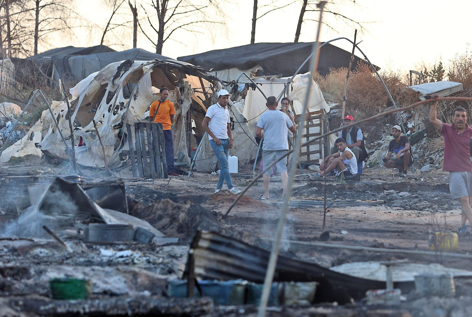 Las imágenes del incendio en un asentamiento en Lucena del Puerto