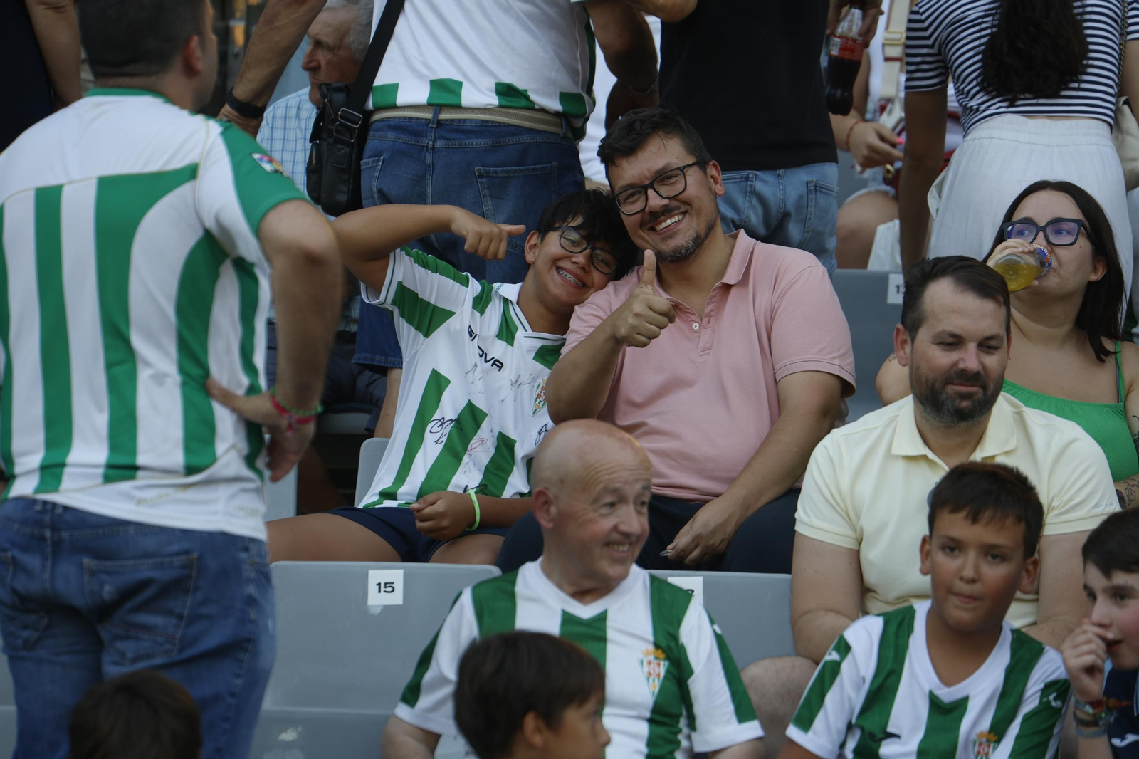 Las mejores fotos del ambiente en El Arcángel para el Córdoba CF - Real Betis