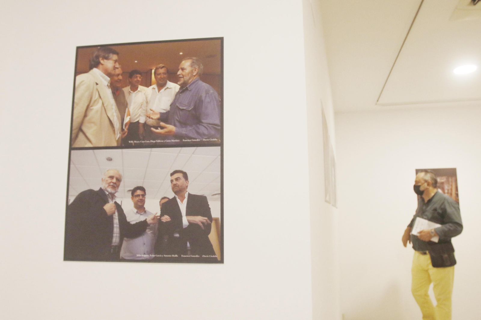 Las imágenes de la exposición que rinde tributo a Julio Anguita en Córdoba